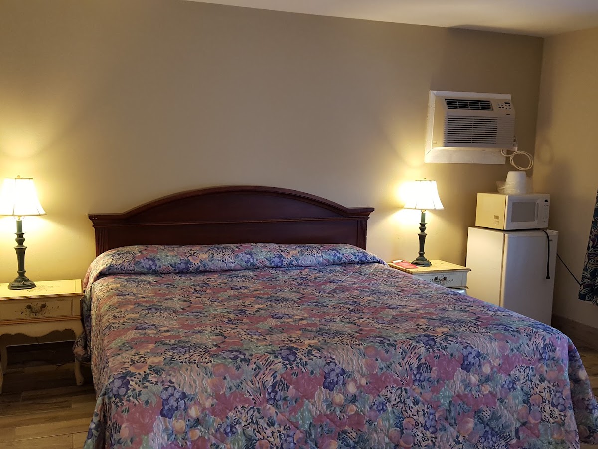 Three Oaks Motel photo 2