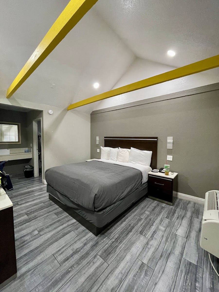 Cabana Inn & Suites photo 2