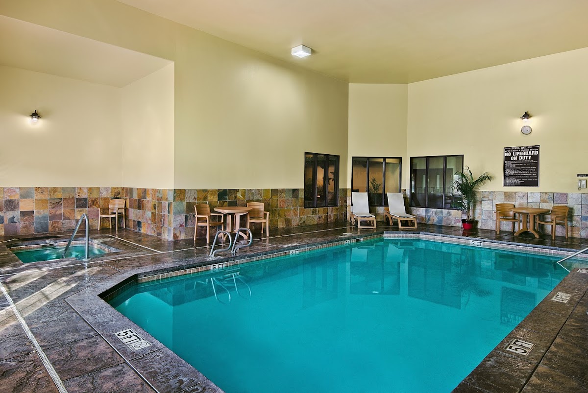 Oxford Suites Pendleton photo 3
