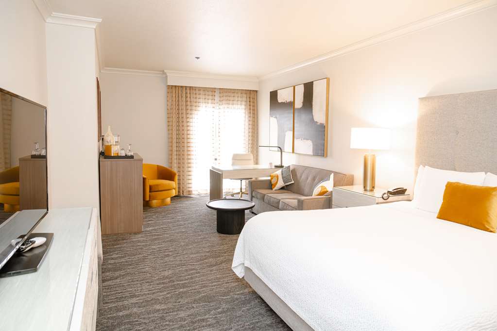 Best Western Plus Novato Oaks Inn photo 2