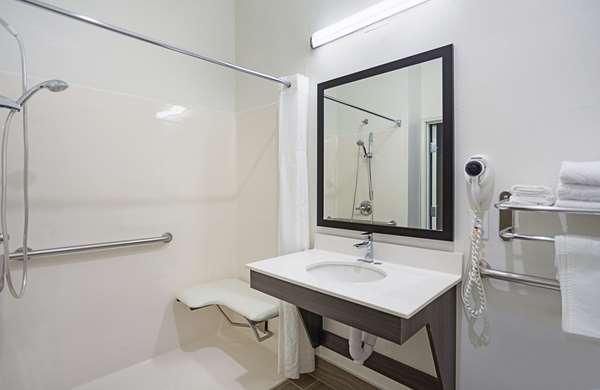 La Quinta Inn & Suites by Wyndham Houston West at Clay Road photo 3