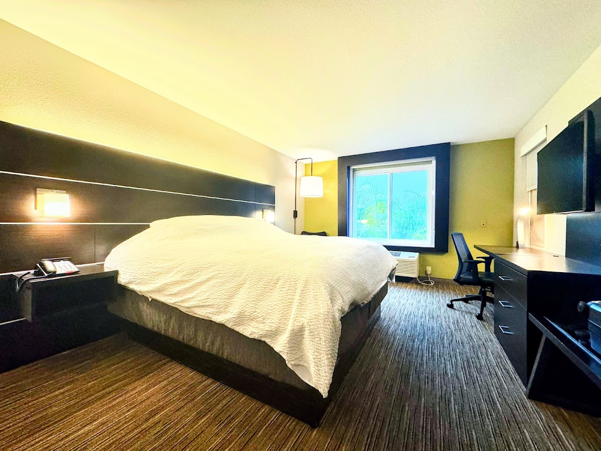 Holiday Inn Express Windsor Sonoma Wine Country by IHG photo 2