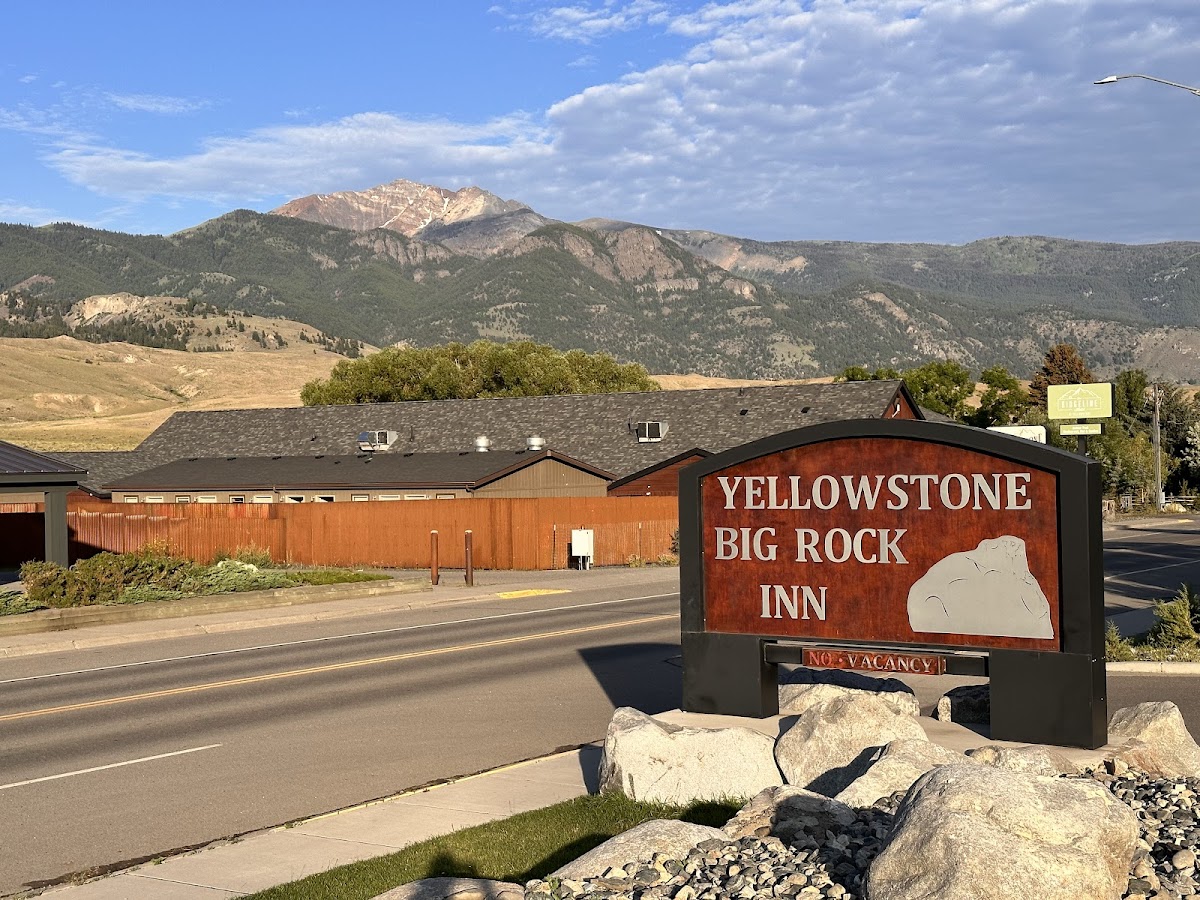 Yellowstone Big Rock Inn