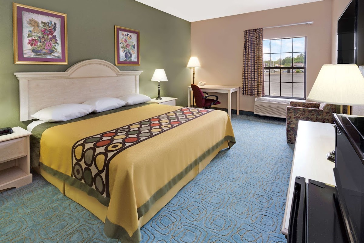 Super 8 by Wyndham Freeport photo 2