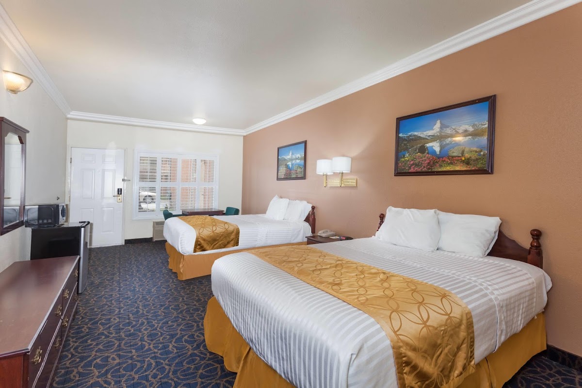Days Inn & Suites by Wyndham South Gate photo 2