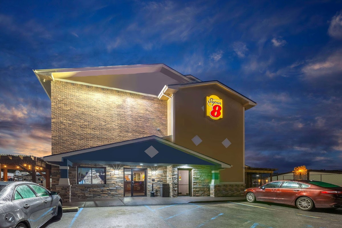 Super 8 by Wyndham Roseville/Detroit Area