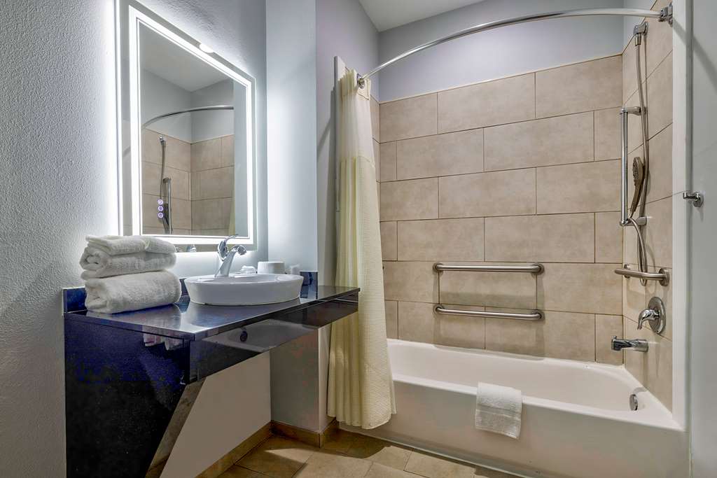 Motel 6 Texas City, TX - I-45 South photo 3