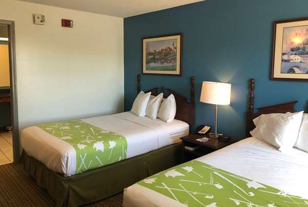 Baymont by Wyndham Roanoke Rapids photo 2