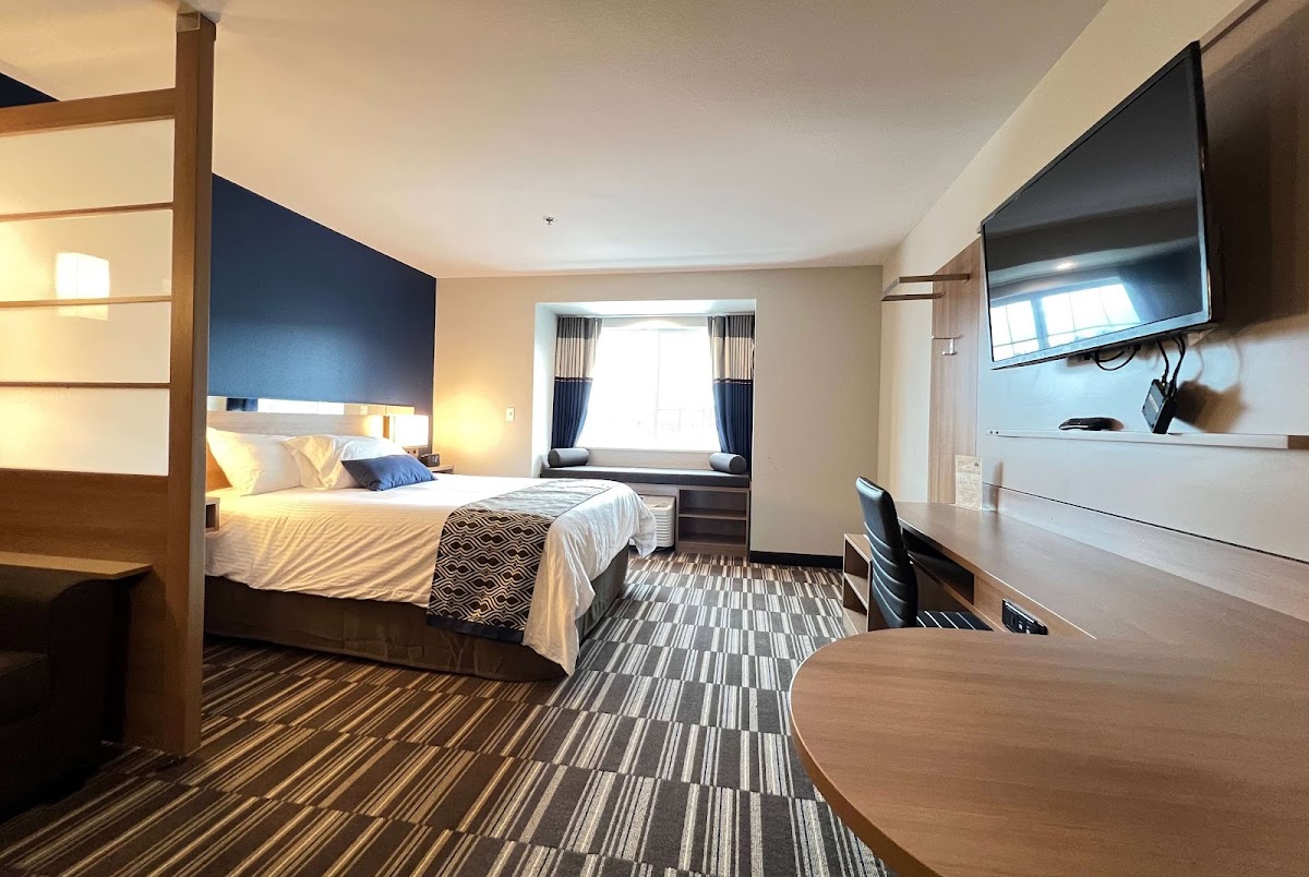 Microtel Inn & Suites by Wyndham Woodland Park photo 2
