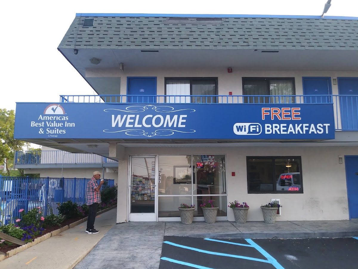 Americas Best Value Inn & Suites Walker/Grand Rapids North