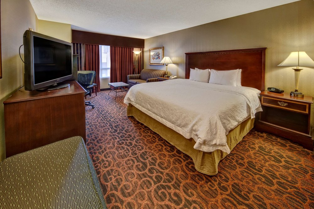 Hampton Inn & Suites Memphis-Beale Street photo 2