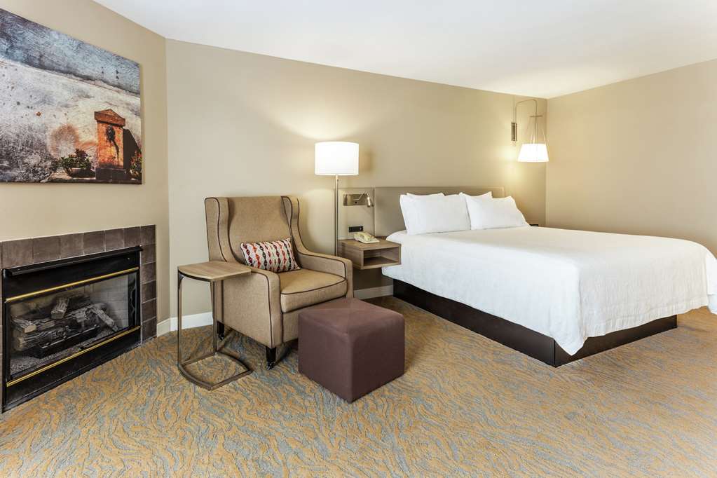 Hilton Garden Inn St. Charles photo 2