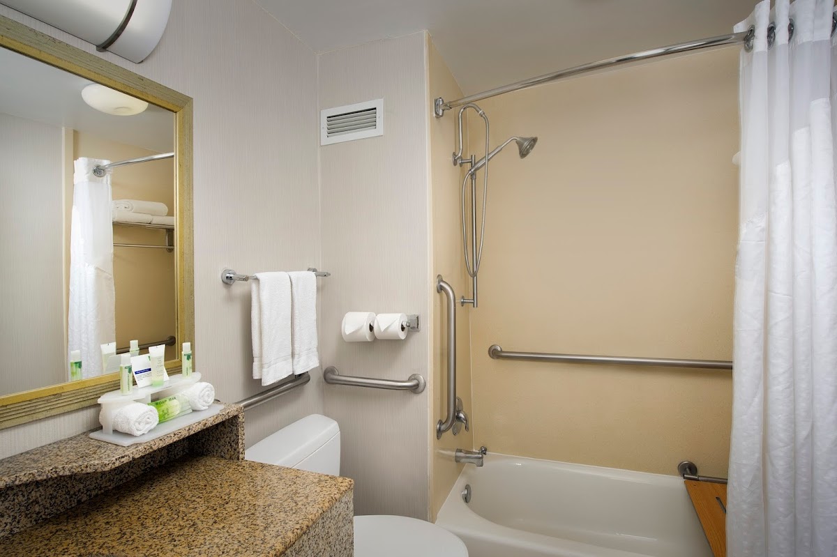 Holiday Inn Express Baltimore at the Stadiums by IHG photo 3