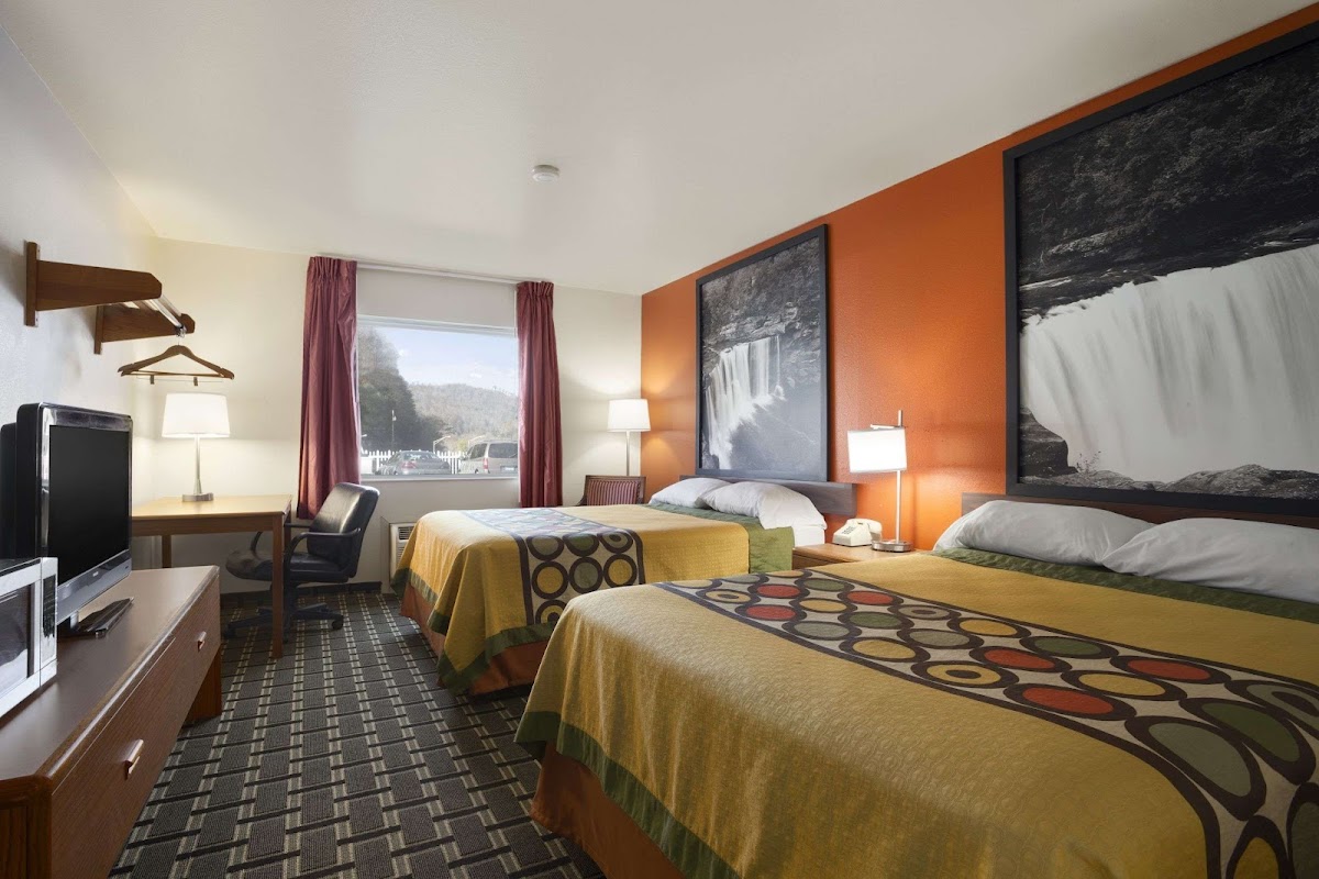 Super 8 by Wyndham Prestonsburg photo 2