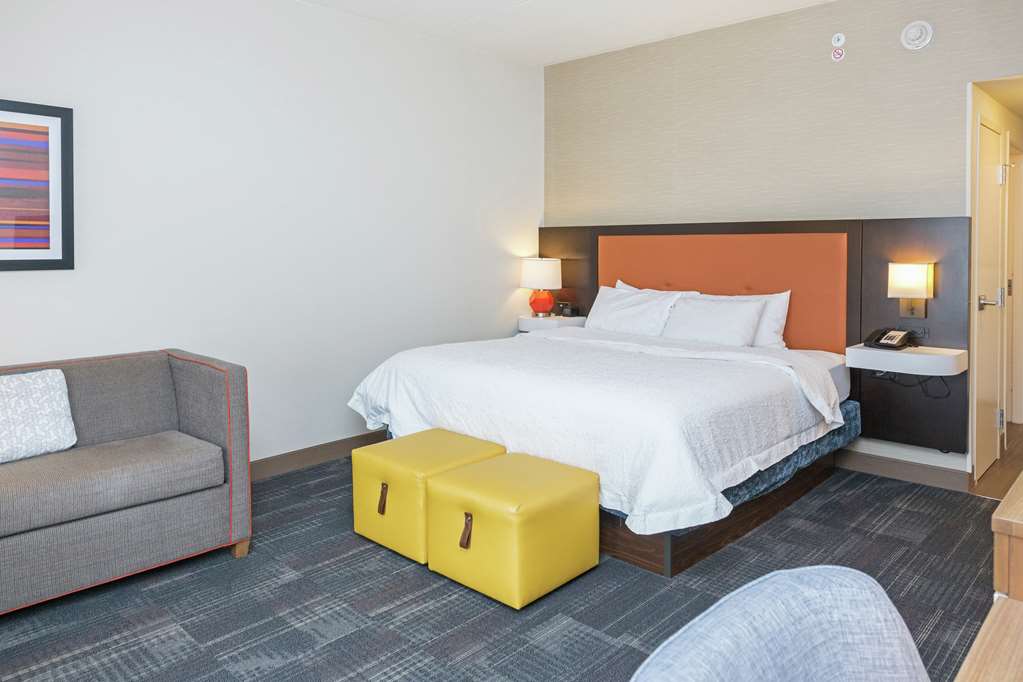 Hampton Inn & Suites Morgantown / University Town Centre photo 2