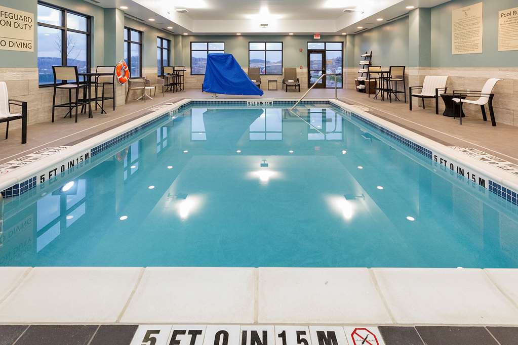 Hampton Inn & Suites Morgantown / University Town Centre photo 3