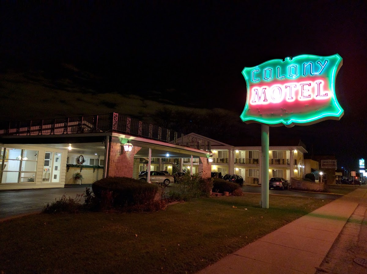 Colony Motel - Brookfield photo 3