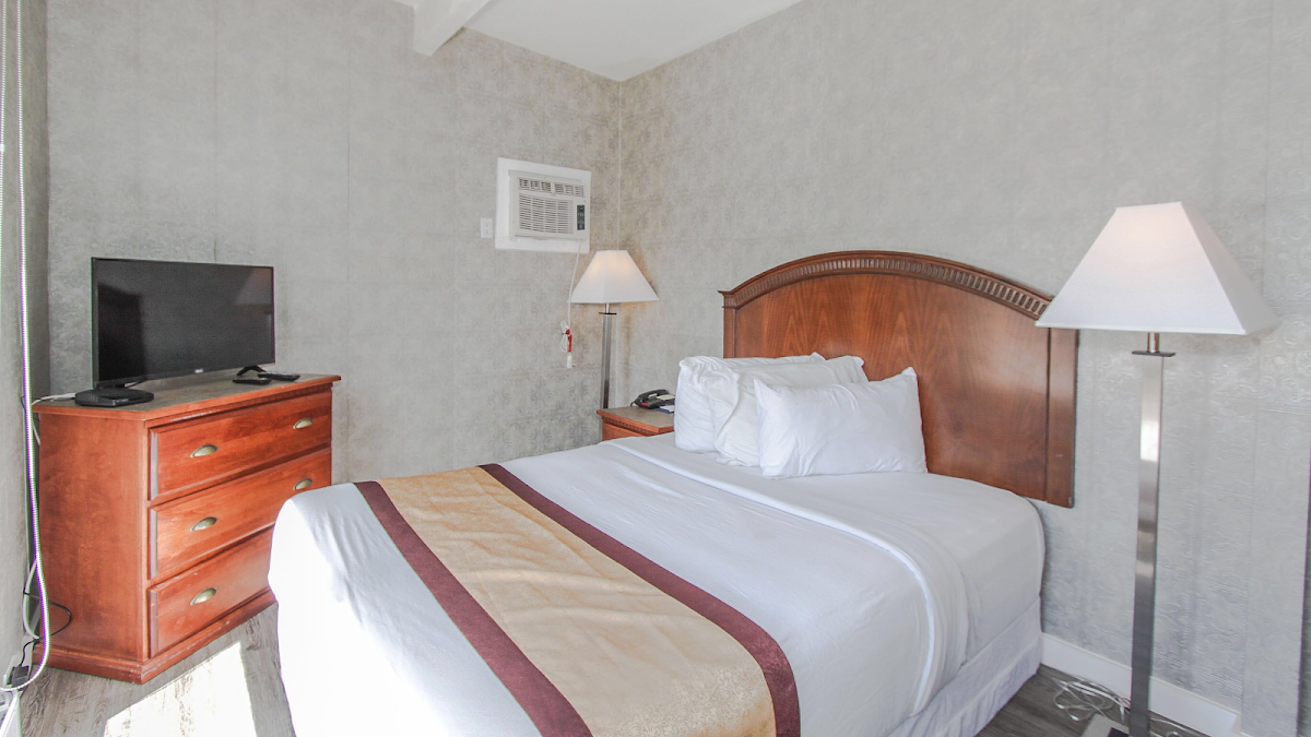 Canadas Best Value Inn Chinook Station photo 3