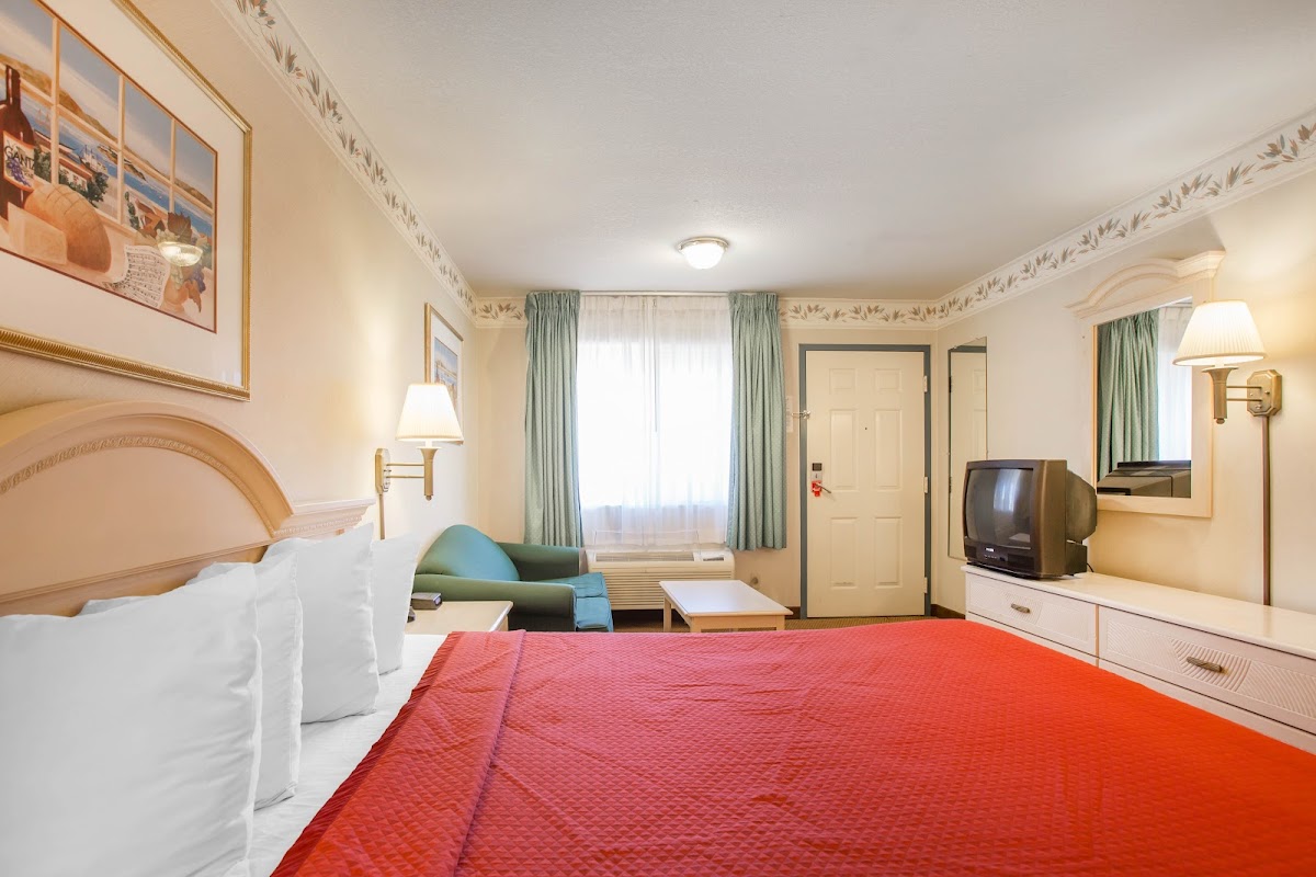 Econo Lodge Inn & Suites Lodi - Wine Country Area photo 2