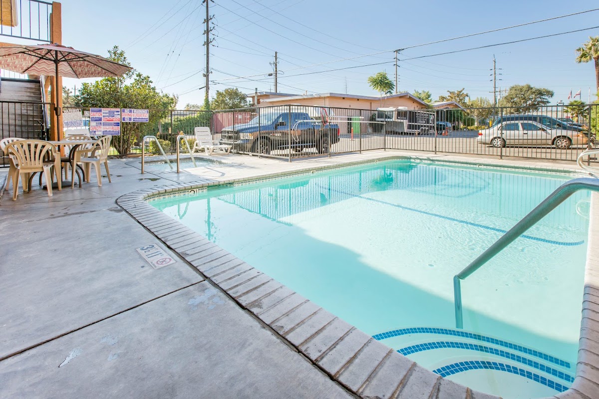 Econo Lodge Inn & Suites Lodi - Wine Country Area photo 3