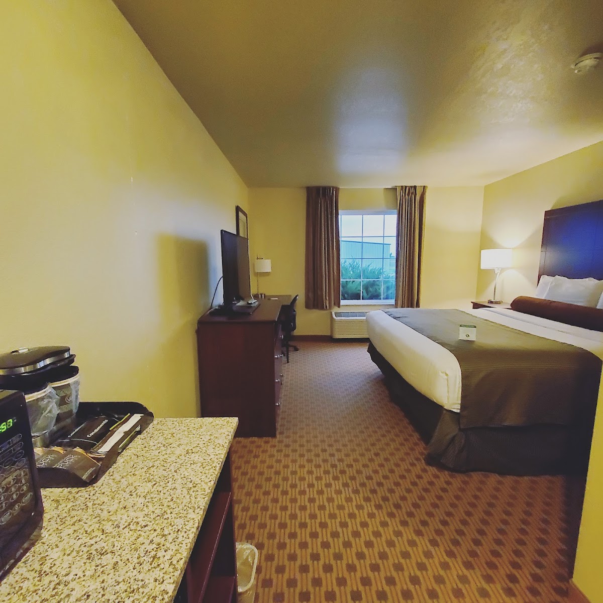 Castle Rock Inn & Suites photo 2
