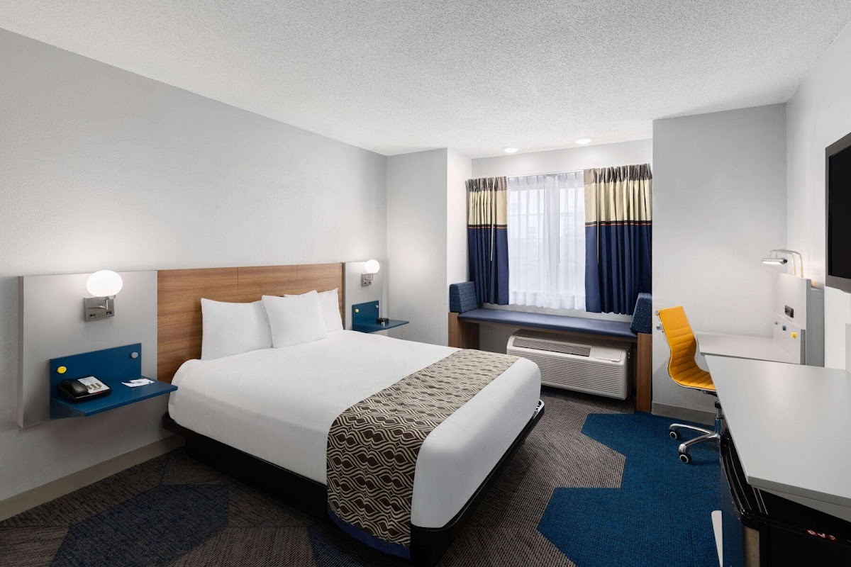 Microtel Inn & Suites by Wyndham Bowling Green photo 2