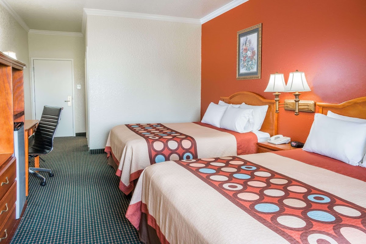 Super 8 by Wyndham Brookshire TX photo 2