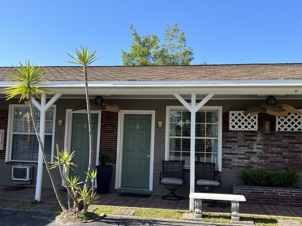 Shamrock Cove Inn