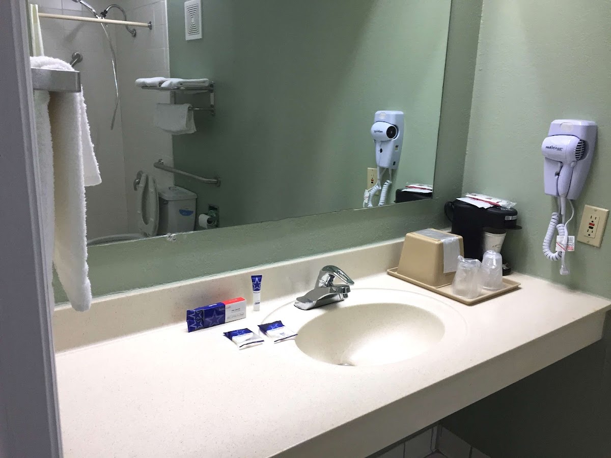 Americas Best Value Inn Manchester, TN photo 3