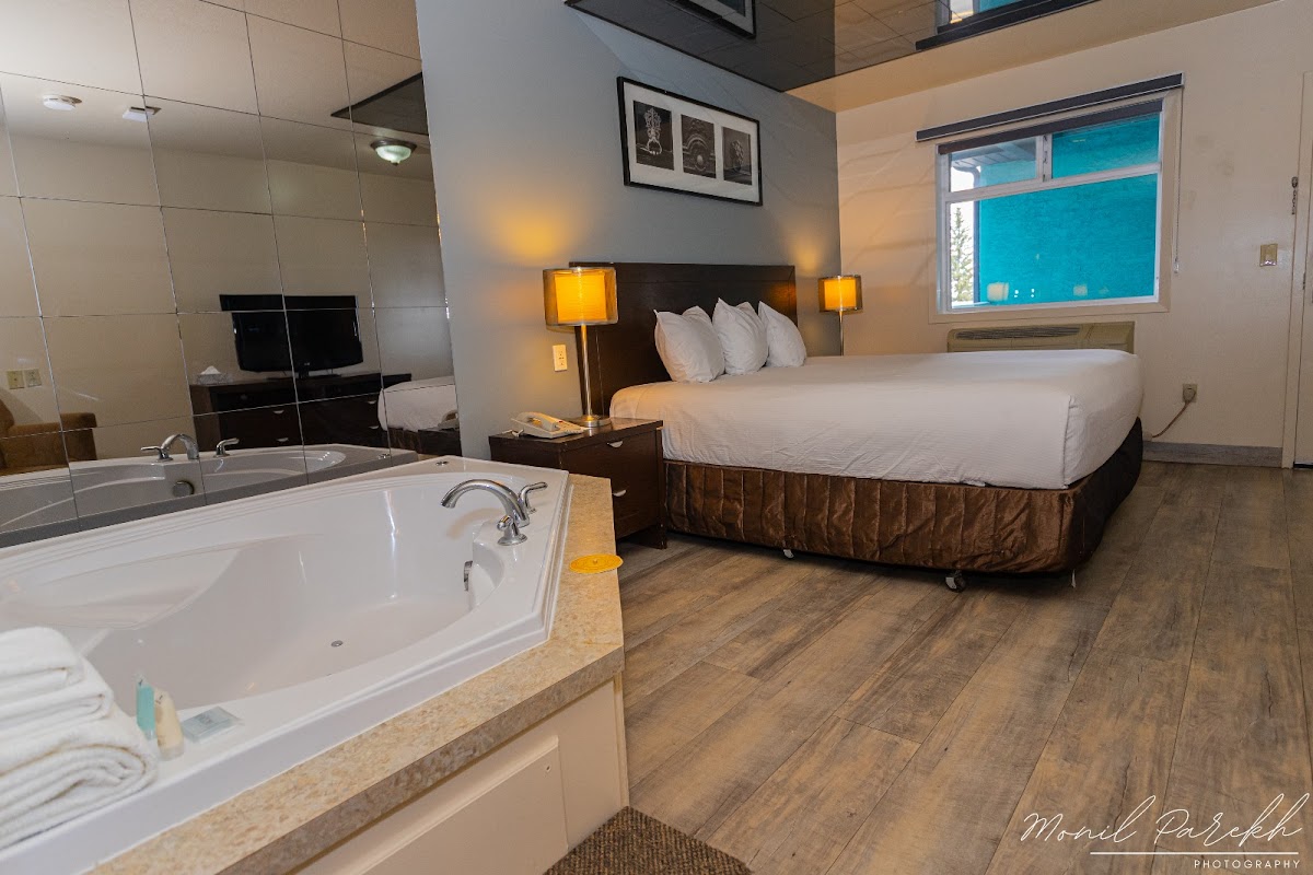 Empire Inn & Suites Red Deer photo 3