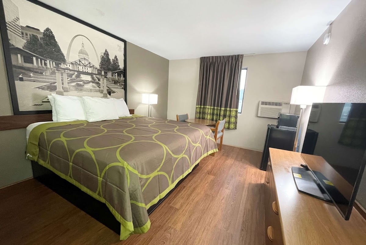 Super 8 by Wyndham Eureka/Six Flags Nearby photo 2