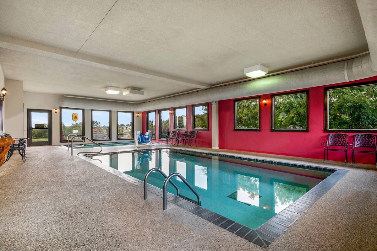 Super 8 by Wyndham Eveleth photo 3