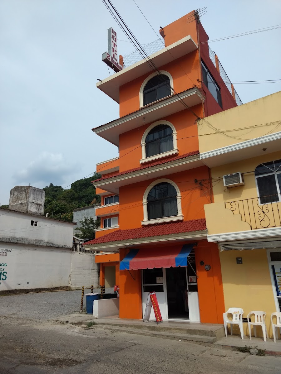 Hotel 2 Kaminos