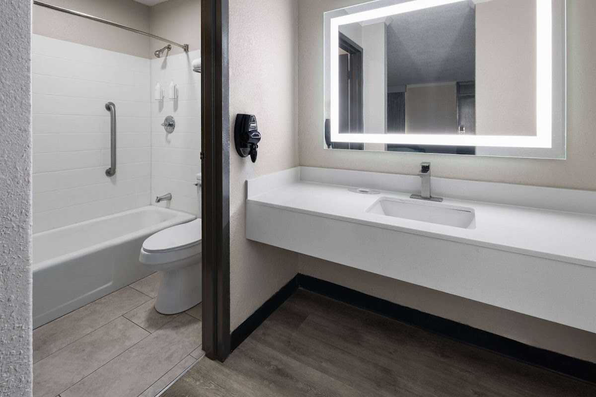 Days Inn by Wyndham Hinesville Near Fort Stewart photo 3