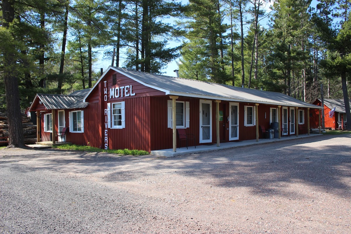 Two Rivers Motel and Cabins of Kenton, MI