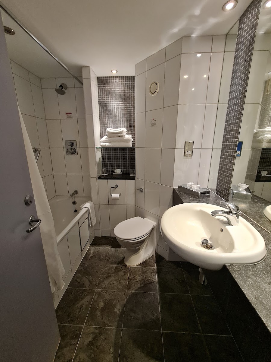 Ramada London North M1 photo 3