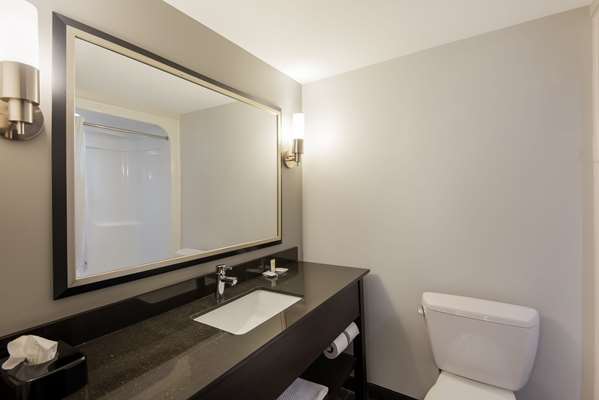 Clarion Pointe Syracuse Downtown photo 3