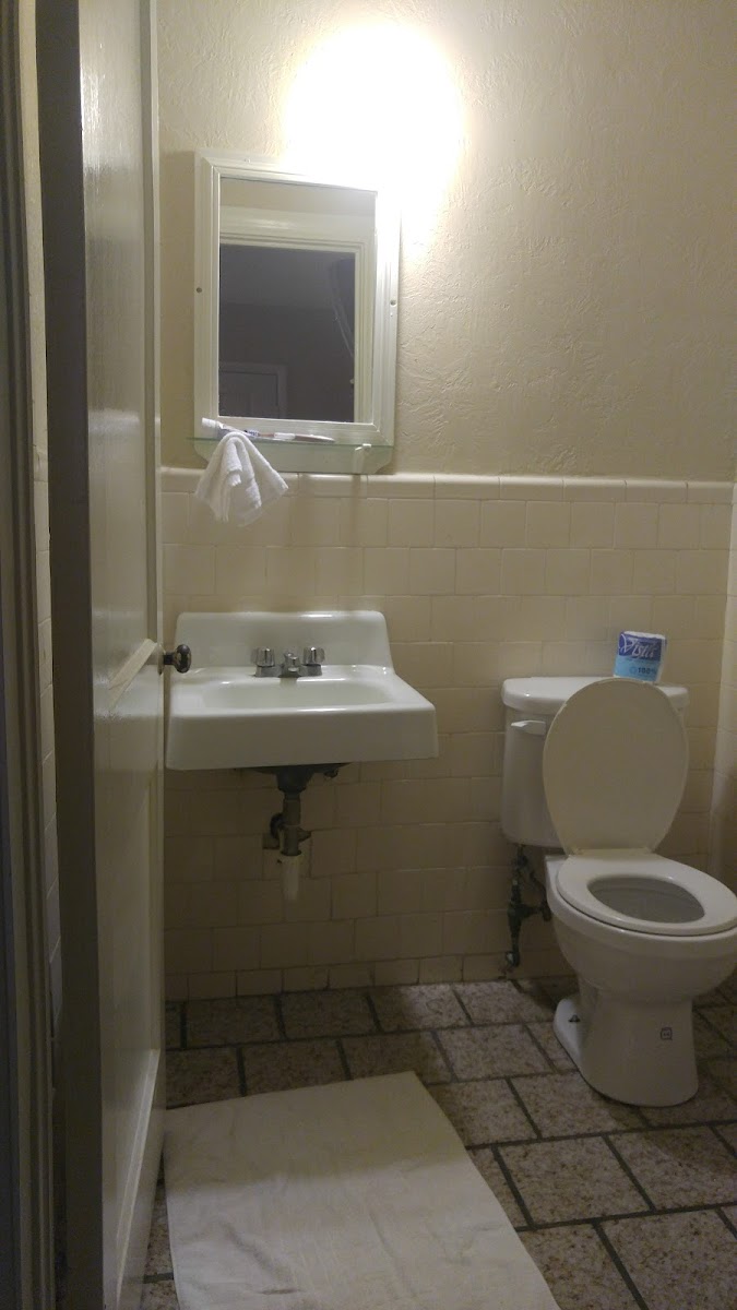 Spindletop Motel photo 2