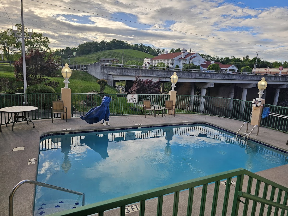Pigeon River Inn photo 3