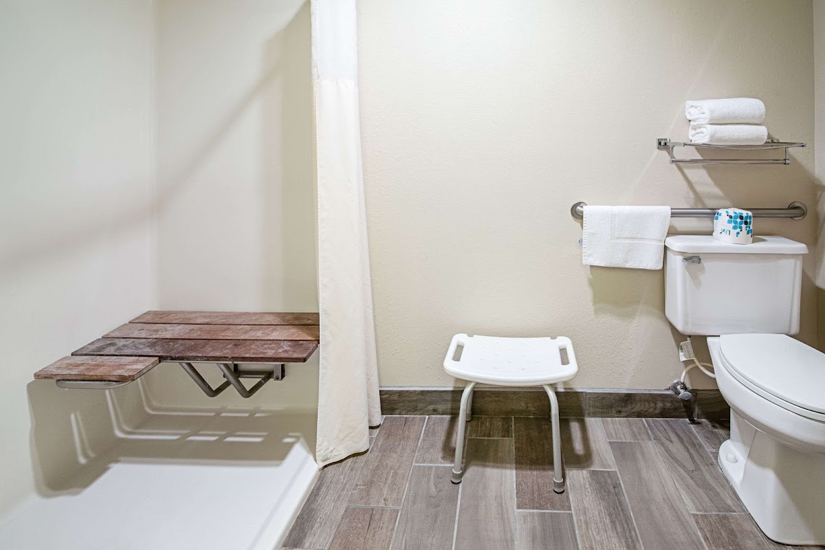 Quality Inn Huron photo 3