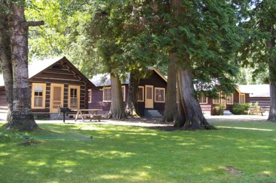 Apgar Village Lodge & Cabins