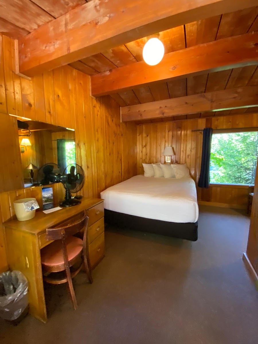 Apgar Village Lodge & Cabins photo 2