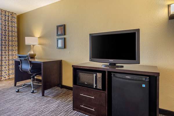 Suburban Studios Arlington Heights - Elk Grove photo 3