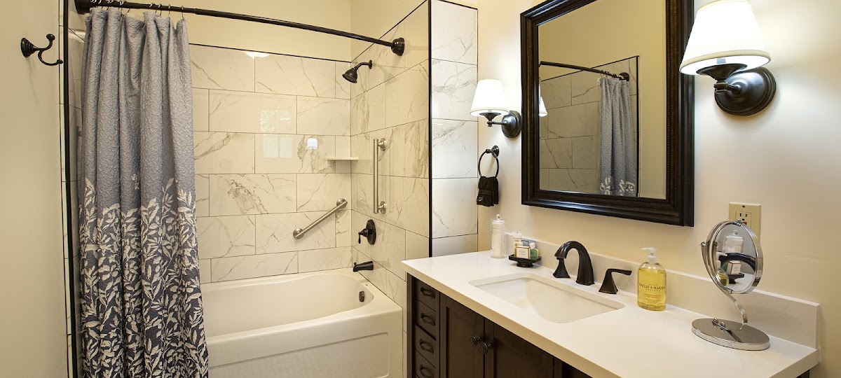 The Victoria Inn & V Vacation Rentals photo 2