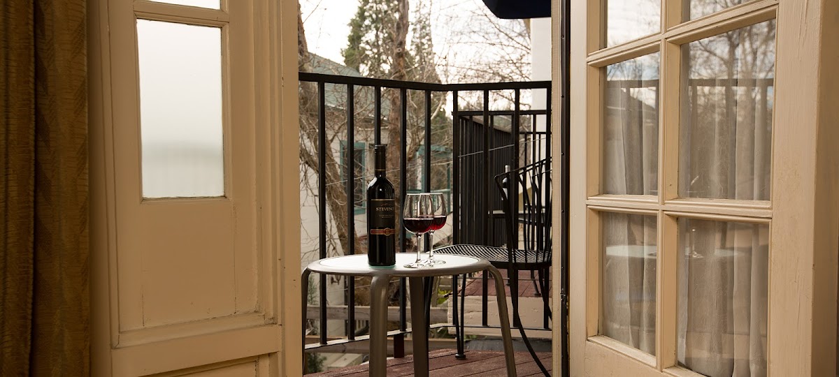The Victoria Inn & V Vacation Rentals photo 3