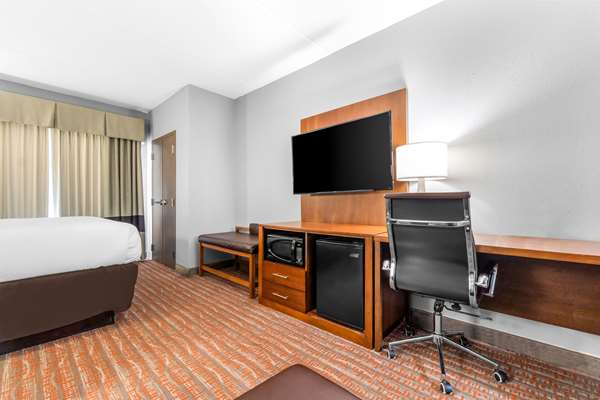 Comfort Suites Jackson I-40 photo 2