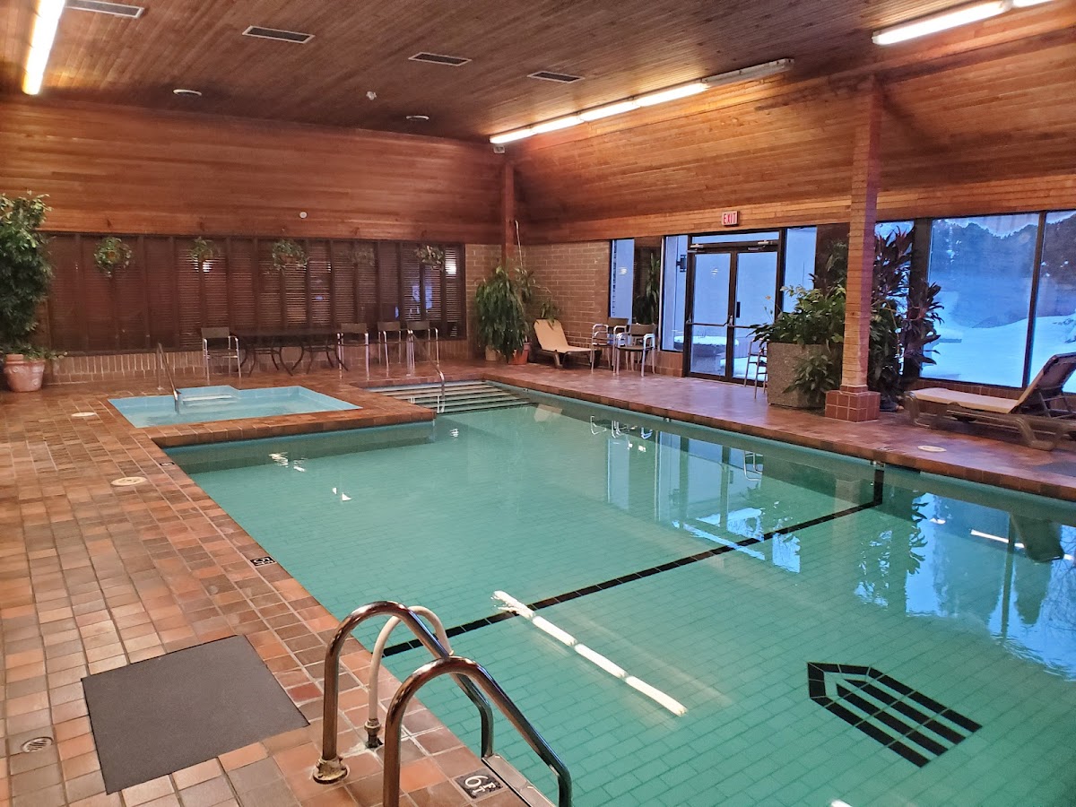 Ramada by Wyndham Kelowna Hotel & Conference Center photo 3