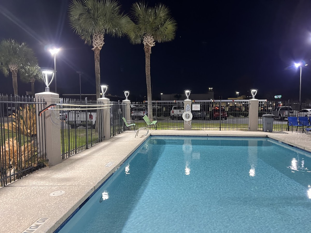La Quinta Inn & Suites by Wyndham Houston NW Brookhollow photo 3