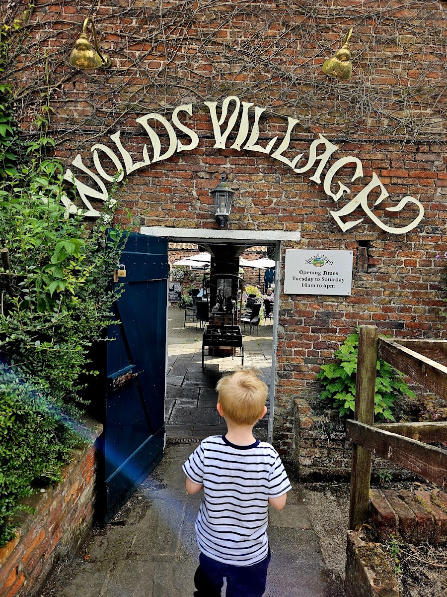 Wolds Village photo 3