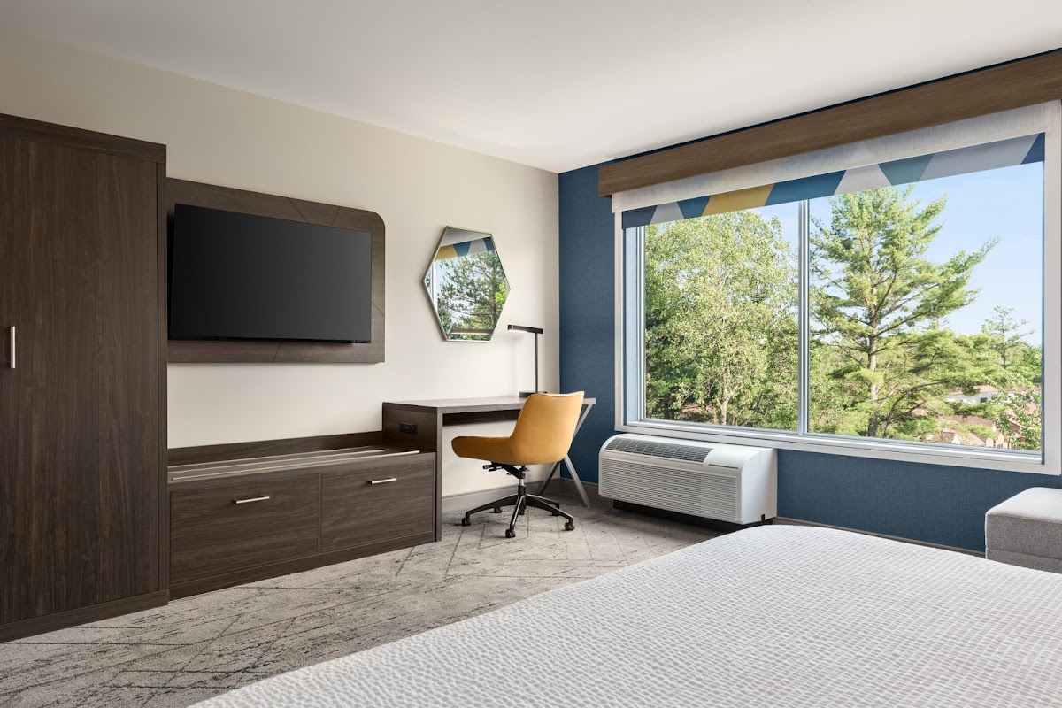 Holiday Inn Express & Suites Rhinelander by IHG photo 2
